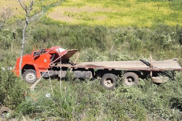 Caminhão tem placas de Capão da Canoa 