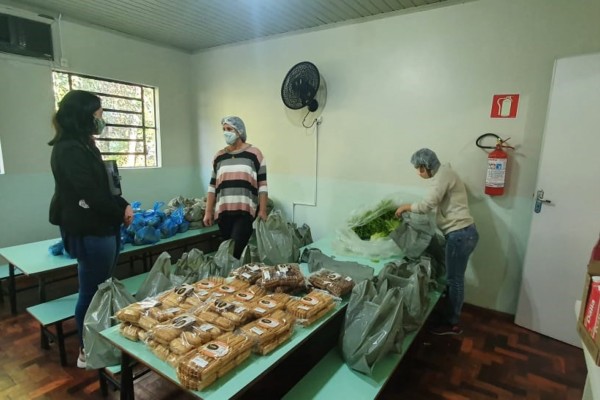 Ação é uma forma de auxiliar as famílias em vulnerabilidade e garantir acesso dos alunos a alimentos