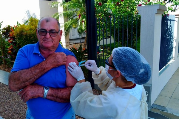 A vacinação continua a ser realizada nas casas para os idosos