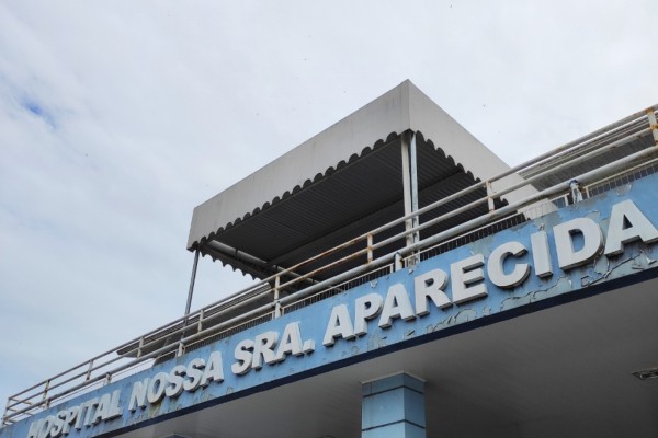  Homem está em isolamento no hospital 