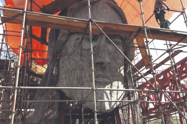 A imagem do rosto de Cristo já chama atenção
