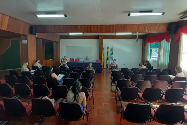 Aulas seguem de forma remota 