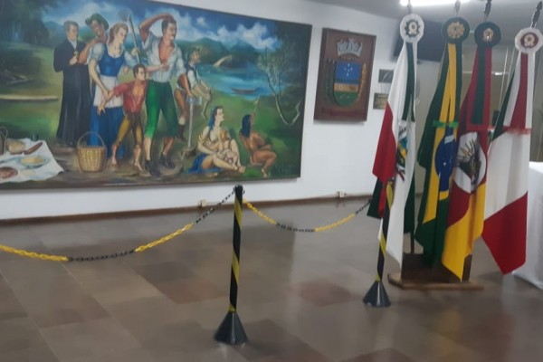 Hall de entrada da prefeitura está sendo organizado para a cerimônia de despedida