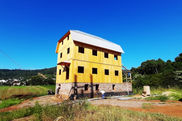 Próxima etapa será a montagem das máquinas para fazer o moinho entrar em funcionamento e produzir a farinha de milho