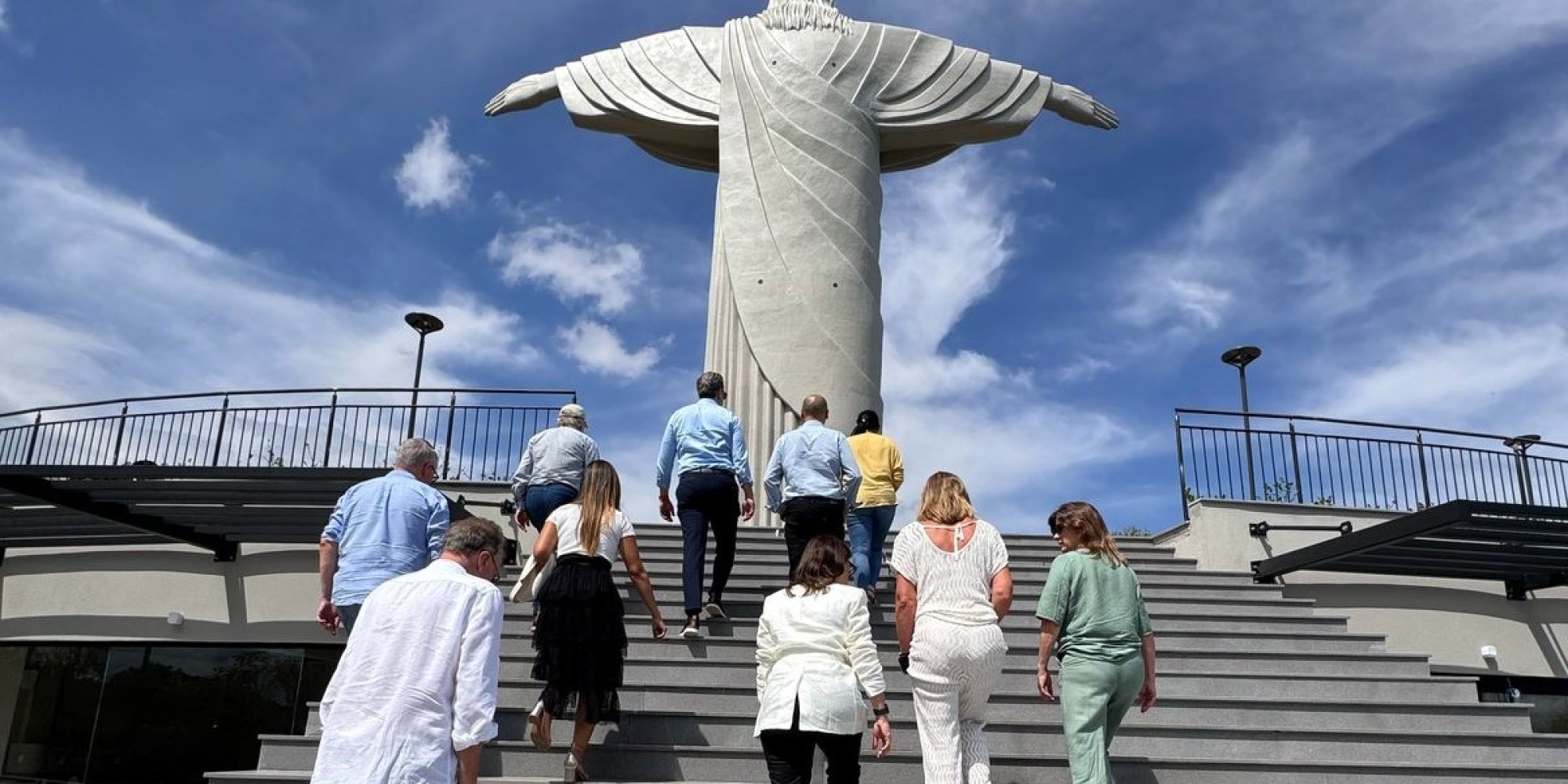 Os empreendedores buscam estabelecer parcerias estratégicas para fortalecer o turismo religioso, além de promover o desenvolvimento regional. Os empreendedores buscam estabelecer parcerias estratégicas para fortalecer o turismo religioso, além de promover o desenvolvimento regional.