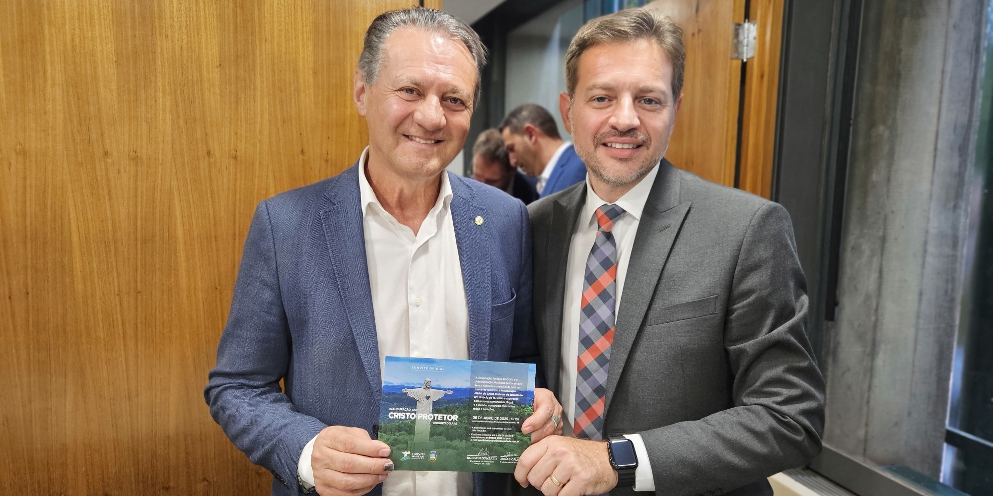 Além das discussões sobre recursos e programas, Calvi entregou a Cherini convite para a inauguração do Cristo Protetor