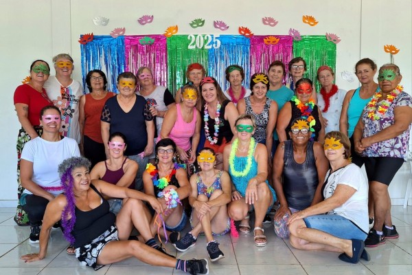 Durante a celebração, os idosos tiveram a oportunidade de reviver memórias de antigos carnavais