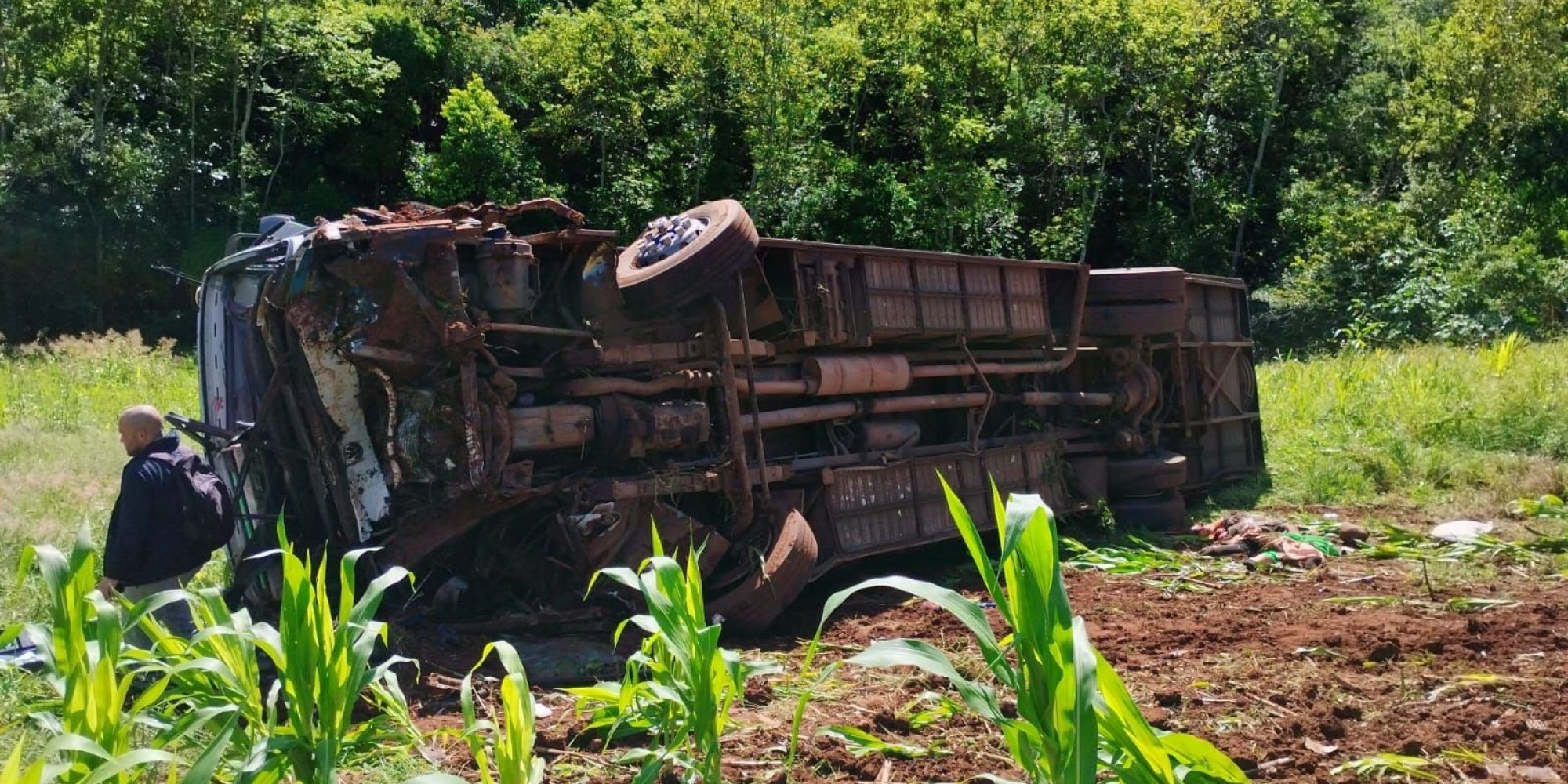 O sinistro com o veículo, que transportava 35 pessoas ao Cactário de Imigrante, ocorreu na manhã desta sexta-feira (4), em Linha Berlim. O sinistro com o veículo, que transportava 35 pessoas ao Cactário de Imigrante, ocorreu na manhã desta sexta-feira (4), em Linha Berlim.