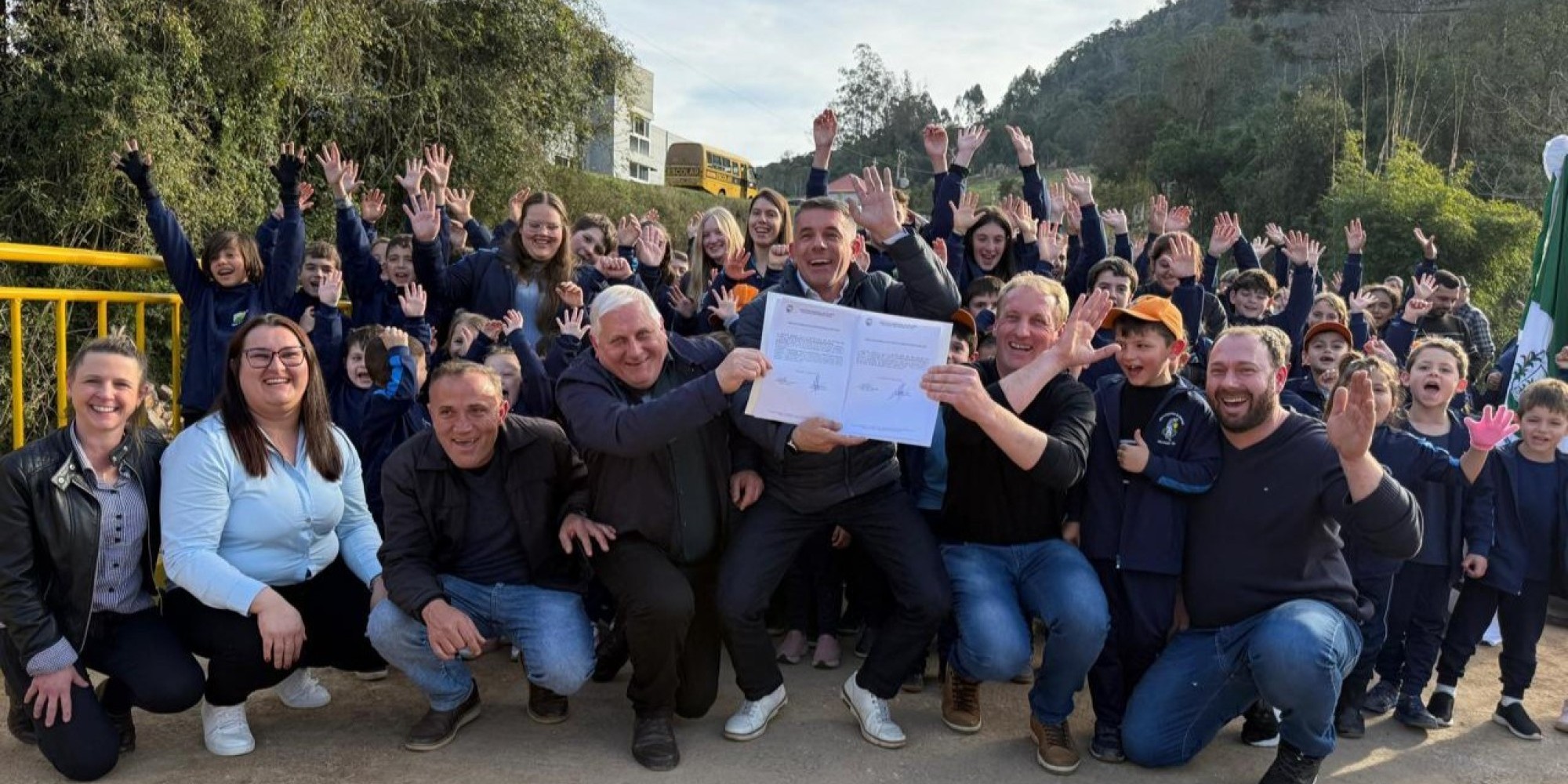 No evento desta terça-feira (12) foi inaugurada a ponte localizada na Linha Poço da Laje, com ligação ao município de Doutor Ricardo, e assinada a ordem de início das obras de duas escolas municipais.