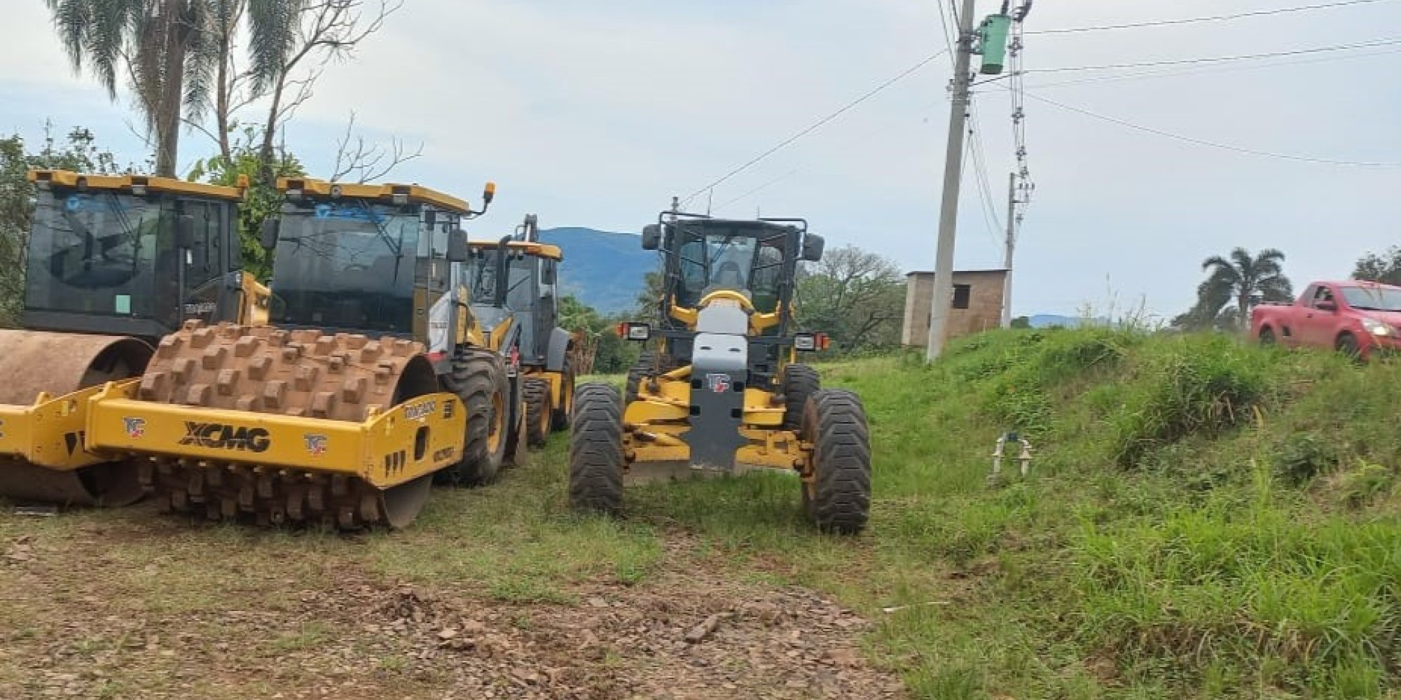 A obra prevê a pavimentação de seis quilômetros de estrada de chão e a recuperação do trecho já asfaltado, entre Estrela, Colinas e Roca Sales. A conclusão está prevista para 2026, com investimento de R$ 56 milhões, oriundos do Funrigs. A obra prevê a pavimentação de seis quilômetros de estrada de chão e a recuperação do trecho já asfaltado, entre Estrela, Colinas e Roca Sales. A conclusão está prevista para 2026, com investimento de R$ 56 milhões, oriundos do Funrigs.