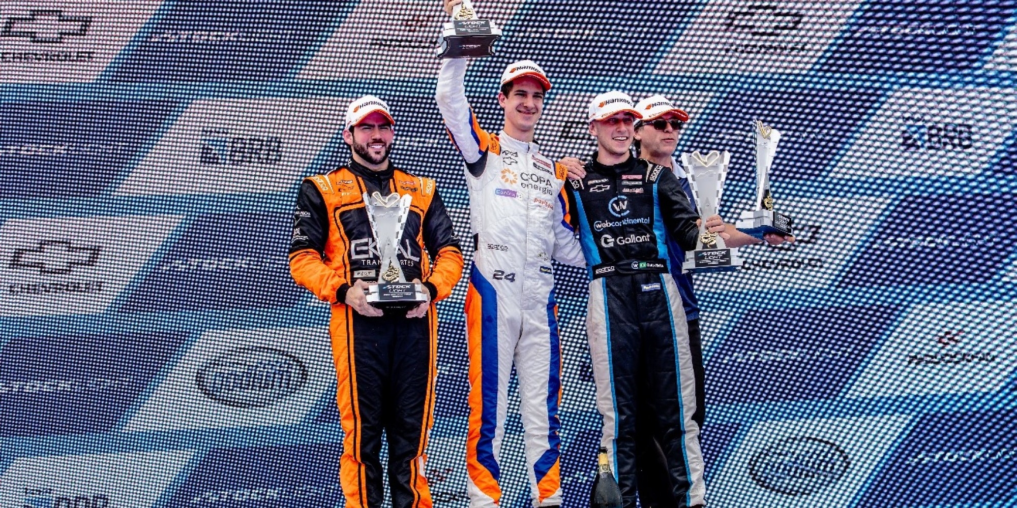 Com esses resultados, o encantadense cai para o quinto lugar. A quinta etapa acontece nos dias 27 e 28 de setembro, no Autódromo do Velocittá (Mogi Guaçu - SP). Com esses resultados, o encantadense cai para o quinto lugar. A quinta etapa acontece nos dias 27 e 28 de setembro, no Autódromo do Velocittá (Mogi Guaçu - SP).