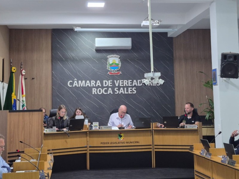 Na noite desta segunda-feira (20), o Legislativo rocassalense também confirmou a viagem de cinco vereadores a Brasília.