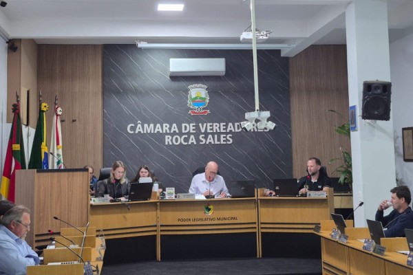Na noite desta segunda-feira (20), o Legislativo rocassalense também confirmou a viagem de cinco vereadores a Brasília.