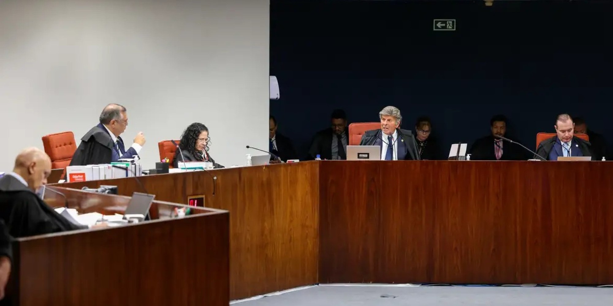 Ex-presidente recebeu pena de 27 anos e três meses de prisão; defesa tem cinco dias para recorrer, e eventual prisão só ocorrerá após o fim dos recursos. Ex-presidente recebeu pena de 27 anos e três meses de prisão; defesa tem cinco dias para recorrer, e eventual prisão só ocorrerá após o fim dos recursos.
