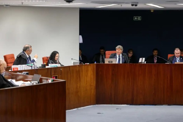 Ex-presidente recebeu pena de 27 anos e três meses de prisão; defesa tem cinco dias para recorrer, e eventual prisão só ocorrerá após o fim dos recursos.