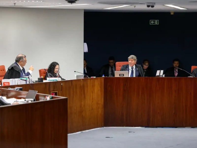 Ex-presidente recebeu pena de 27 anos e três meses de prisão; defesa tem cinco dias para recorrer, e eventual prisão só ocorrerá após o fim dos recursos.