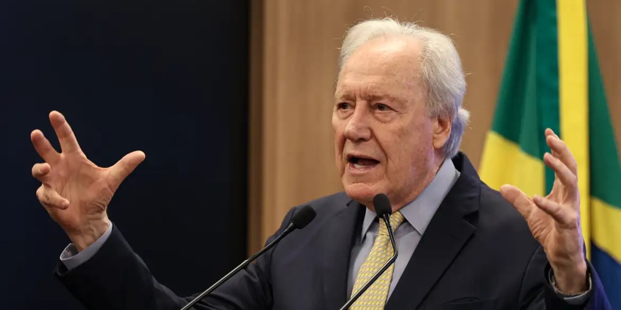 Apresentado pelo ministro da Justiça Ricardo Lewandowski nesta quarta-feira (22), o Projeto de Lei Antifacção aumenta punições, cria modalidade qualificada e permite gravação de conversas de presos com advogados mediante autorização judicial. Apresentado pelo ministro da Justiça Ricardo Lewandowski nesta quarta-feira (22), o Projeto de Lei Antifacção aumenta punições, cria modalidade qualificada e permite gravação de conversas de presos com advogados mediante autorização judicial.
