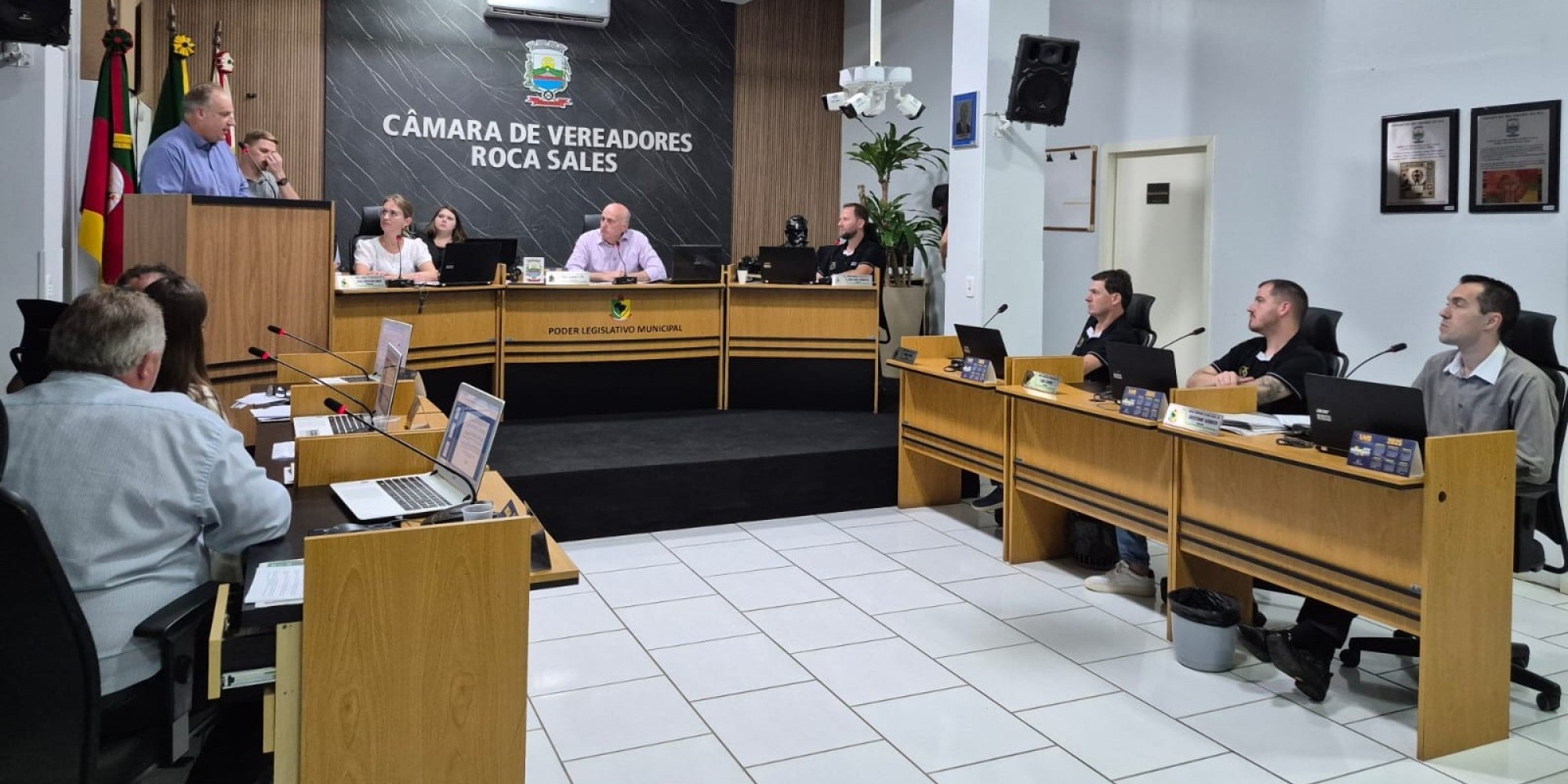 A sessão desta segunda-feira (3) também teve relatório de viagem a Brasília e explanações na tribuna como destaque.