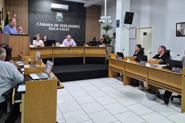 A sessão desta segunda-feira (3) também teve relatório de viagem a Brasília e explanações na tribuna como destaque.