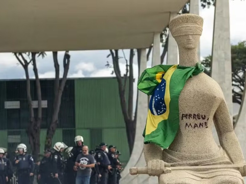 A Primeira Turma da Suprema Corte rejeitou, por unanimidade, os pedidos no dia 7 de novembro; as penas só serão executadas após o fim de todos os recursos.