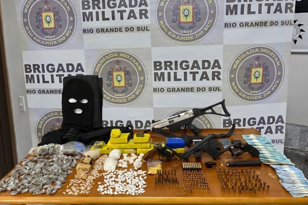 Opera&ccedil;&atilde;o da 2&ordf; Companhia do 22&ordm; BPM ocorreu nesta quarta-feira (3) e retirou de circula&ccedil;&atilde;o pistolas, rev&oacute;lveres, drogas e grande quantidade de muni&ccedil;&otilde;es.
