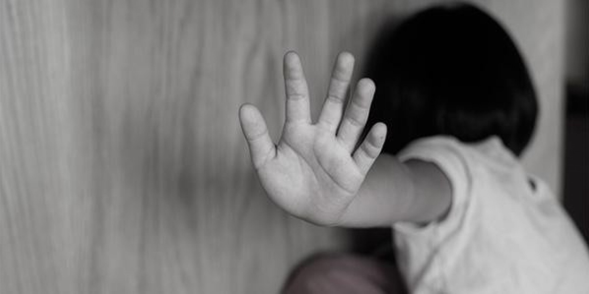 Em 23% das ocorrências o abusador é pai ou padastro da criança Em 23% das ocorrências o abusador é pai ou padastro da criança