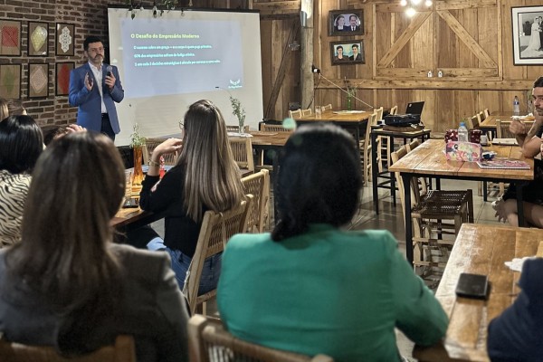 Dr. Diego Baldissera destacou a importância da energia pessoal como fator estratégico para resultados nos negócios.