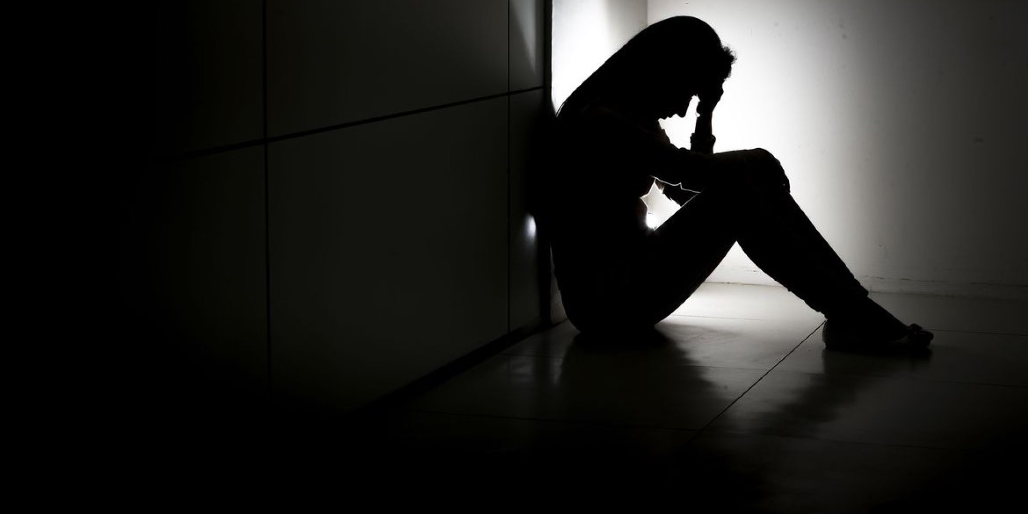 Quebrar o silêncio ajuda a prevenir suicídios e o tema não pode ser tratado como tabu, dizem especialistas