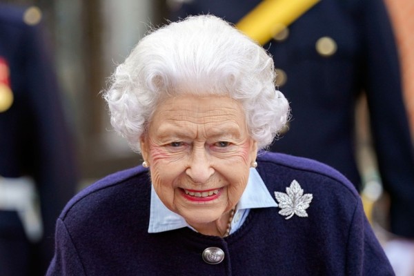 Rainha Elizabeth II testa positivo para a Covid-19