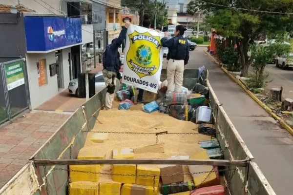 Policiais rodoviários recolhem 16,1 toneladas da droga