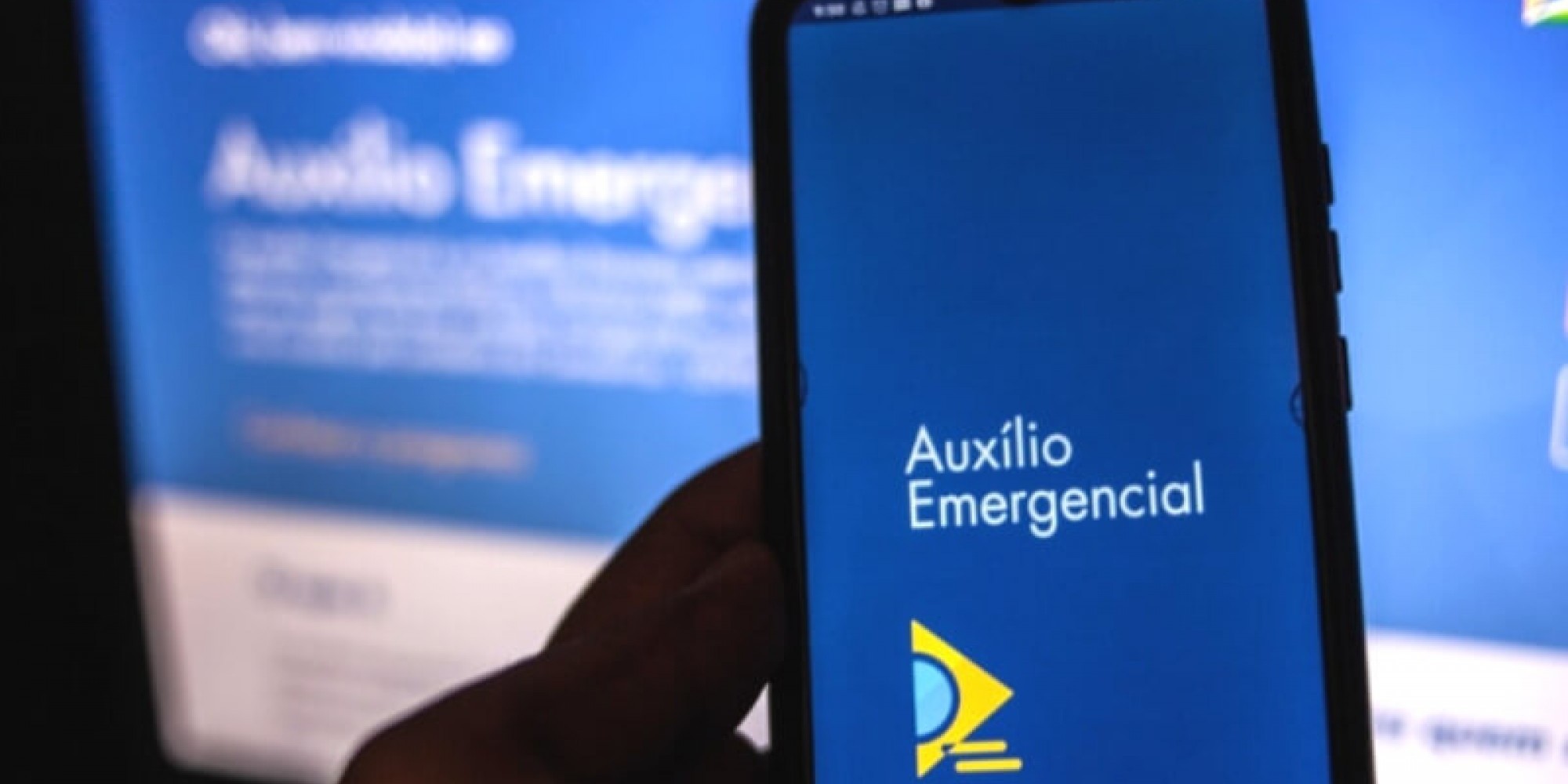 Previsão inicial era que o Auxílio Emergencial fosse pago no valor mensal de R$ 600 pelo período de três meses Previsão inicial era que o Auxílio Emergencial fosse pago no valor mensal de R$ 600 pelo período de três meses