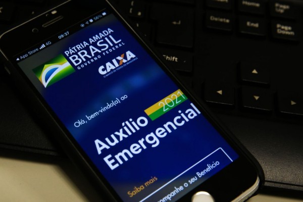 Auxílio emergencial tem pagamentos sendo feitos neste domingo 