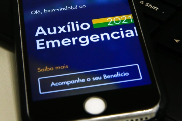 Também recebem hoje inscritos no Bolsa Família com NIS 8