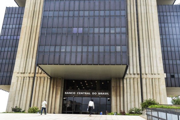 Medida começa valer a partir de 1º de março, conforme circular do BC