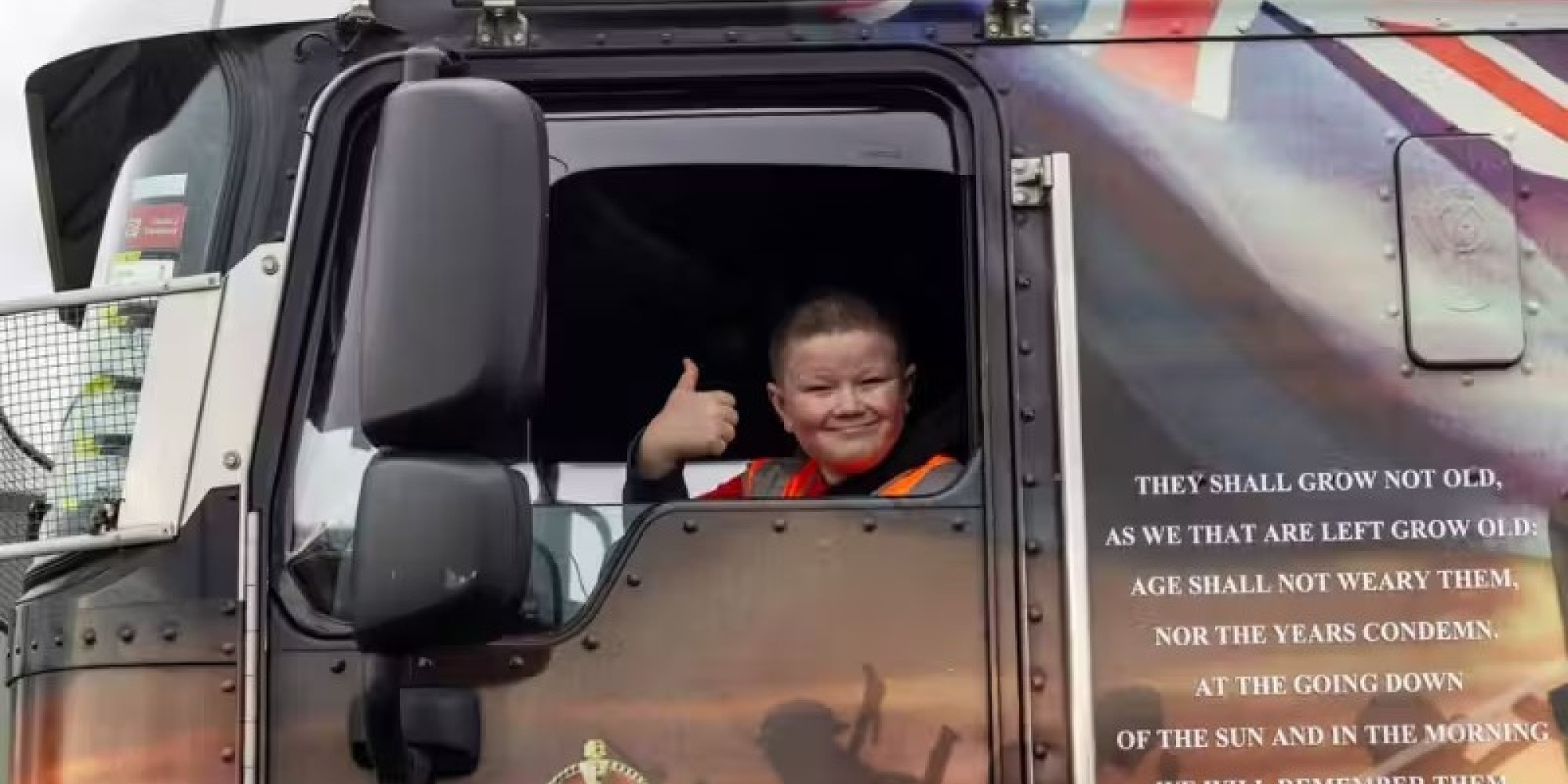 Menino recebe surpresa de 64 caminhoneiros em seu aniversário