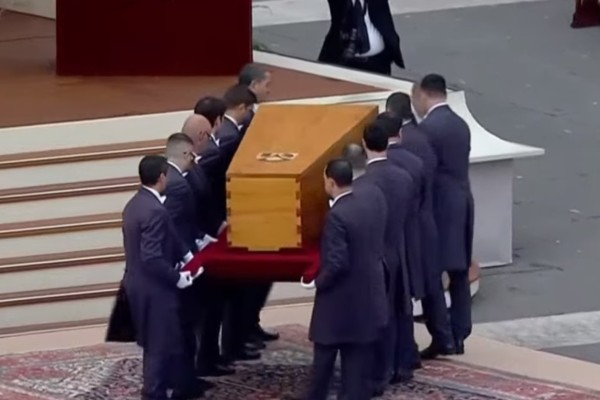 Francisco celebra funeral de Bento XVI: “Que sua alegria agora seja completa”