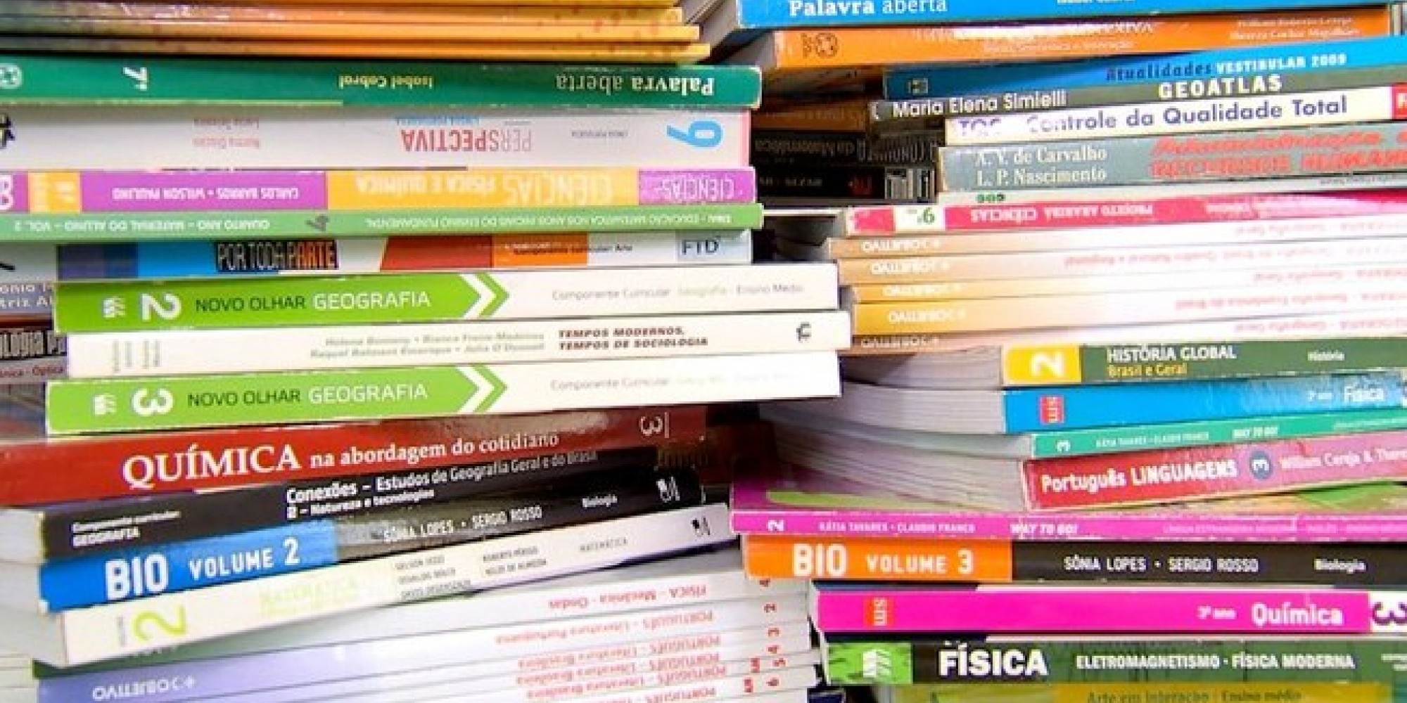 O PNLD foi elaborado para disponibilizar obras didáticas, pedagógicas e literárias de maneira gratuita O PNLD foi elaborado para disponibilizar obras didáticas, pedagógicas e literárias de maneira gratuita