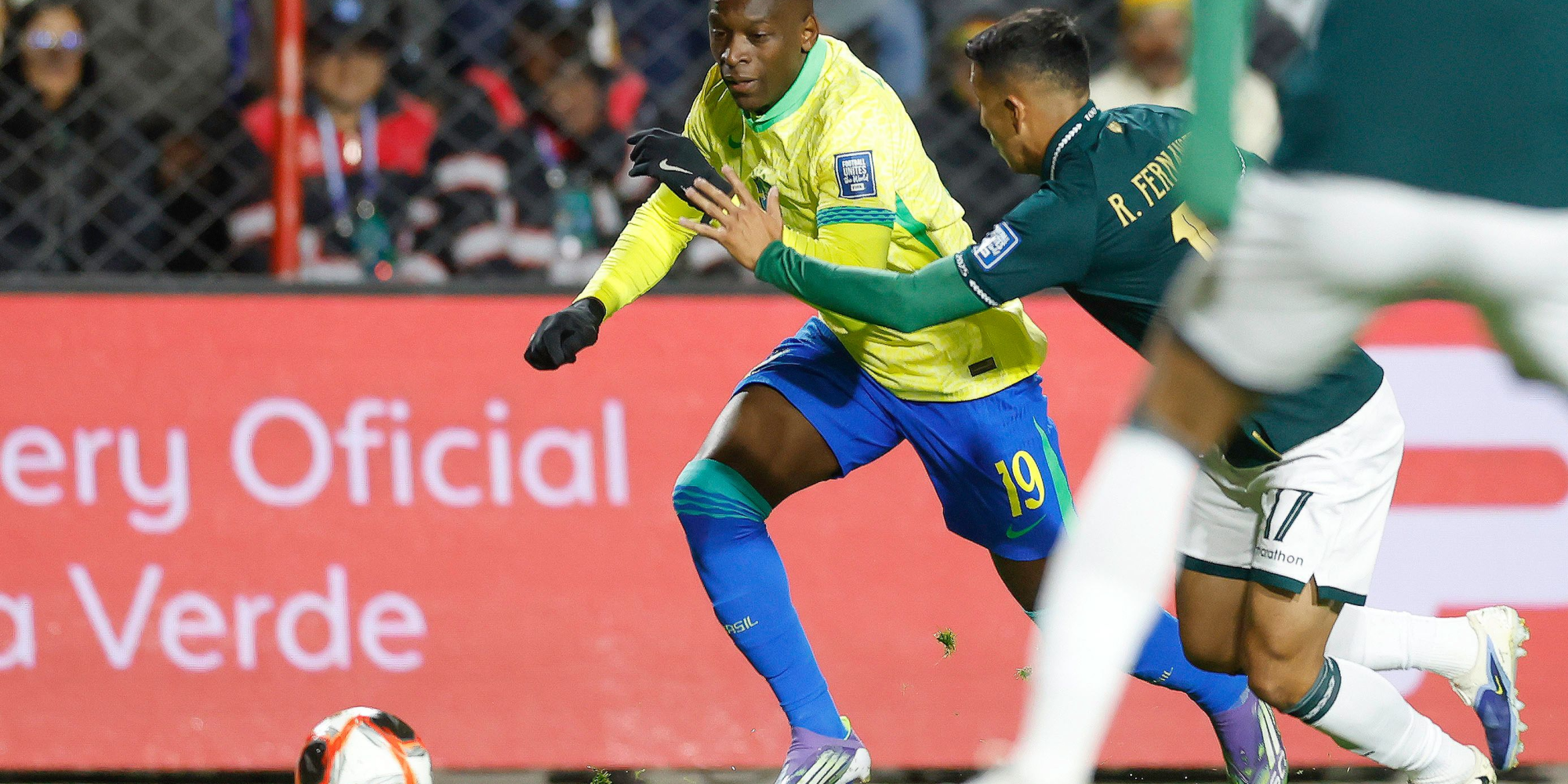Com os resultados da rodada final das Eliminatórias, a Seleção Brasileira ficou em quinto lugar, com 28 pontos em 18 partidas. Com os resultados da rodada final das Eliminatórias, a Seleção Brasileira ficou em quinto lugar, com 28 pontos em 18 partidas.