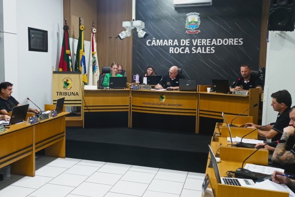 Sessão desta segunda-feira (1º) marcou a primeira reunião ordinária de setembro, com aprovação unânime de dois projetos de lei do Executivo.