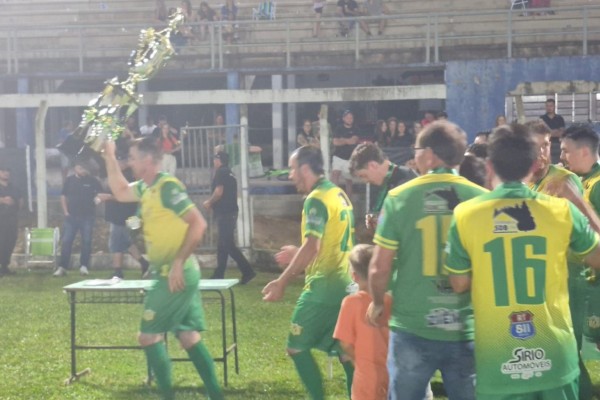 Estreante na competi&ccedil;&atilde;o, a equipe de capit&atilde;o bateu o atual campe&atilde;o em Anta Gorda, na noite desta sexta-feira (19), e ficou com o t&iacute;tulo; o &aacute;rbitro da partida foi o renomado M&aacute;rcio Chagas.