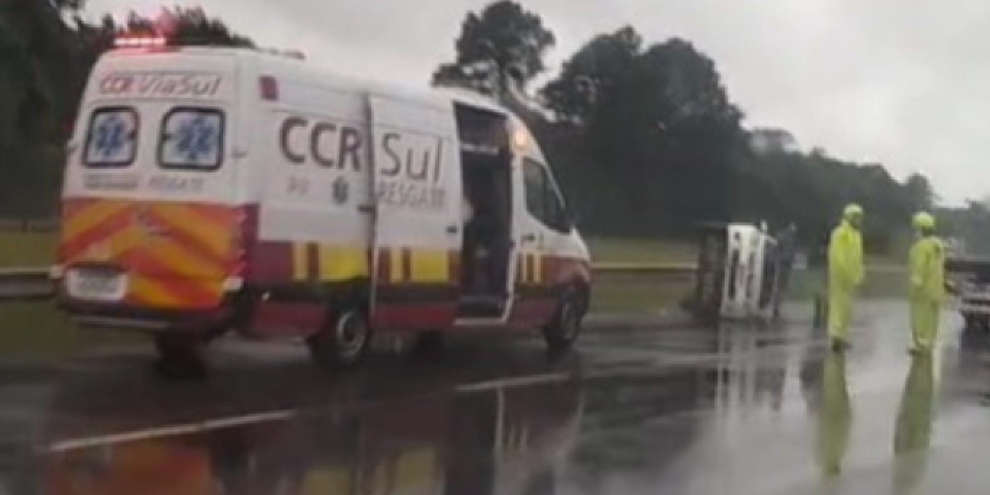 Acidentes ocorreram na manhã desta quarta-feira (29) em trechos com 16 quilômetros de distância; nenhum dos condutores ficou ferido.