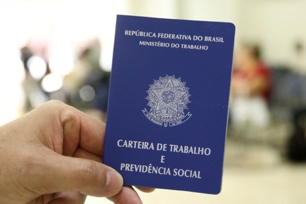 No país, o salário médio de admissão em março foi de R$ 1.802,65