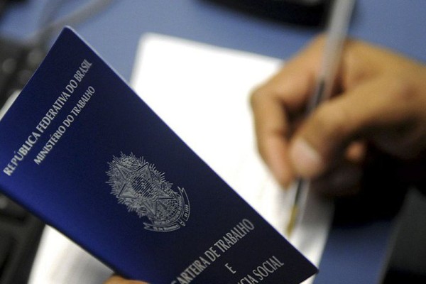 Taxa de desemprego fica estável em 8,4% no trimestre encerrado em janeiro, diz IBGE