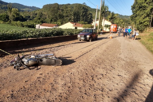 Acidente ocorreu por volta das 17h30min deste sábado