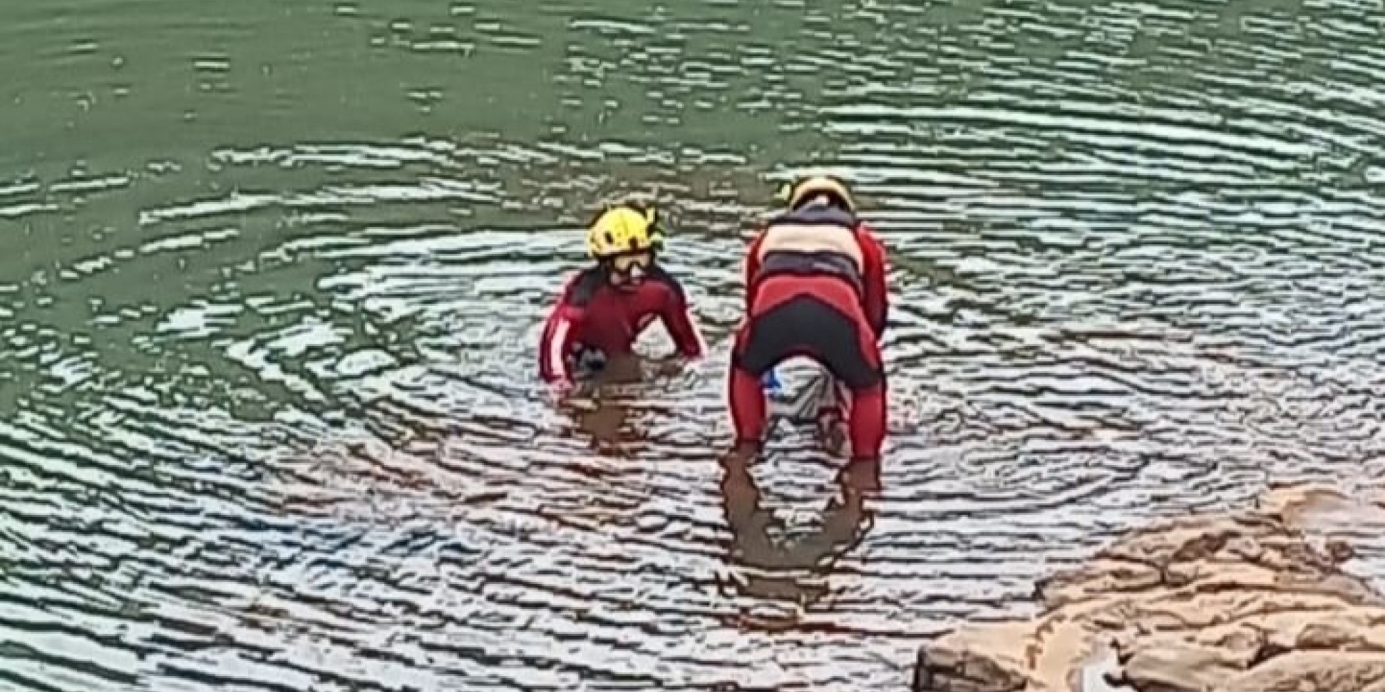 Corpo foi localizado por populares na manhã deste sábado (1º); Brigada Militar e Corpo de Bombeiros atendem a ocorrência.