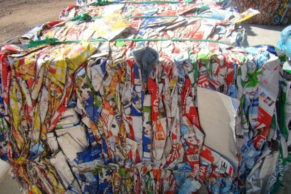 Embalagens Tetra Pak prensadas na unidade de Arroio do Meio e encaminhadas à reciclagem