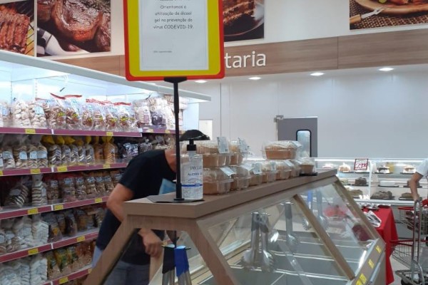 Setores receberam álcool gel e placas informativas