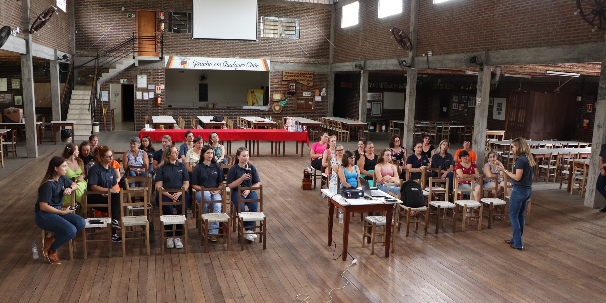 Projeto Dálias do Campo reúne associadas 