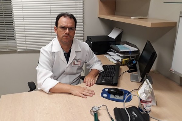 Médico Clairton esclarece dúvidas e explica sobre trabalho desenvolvido pela Dália Alimentos
