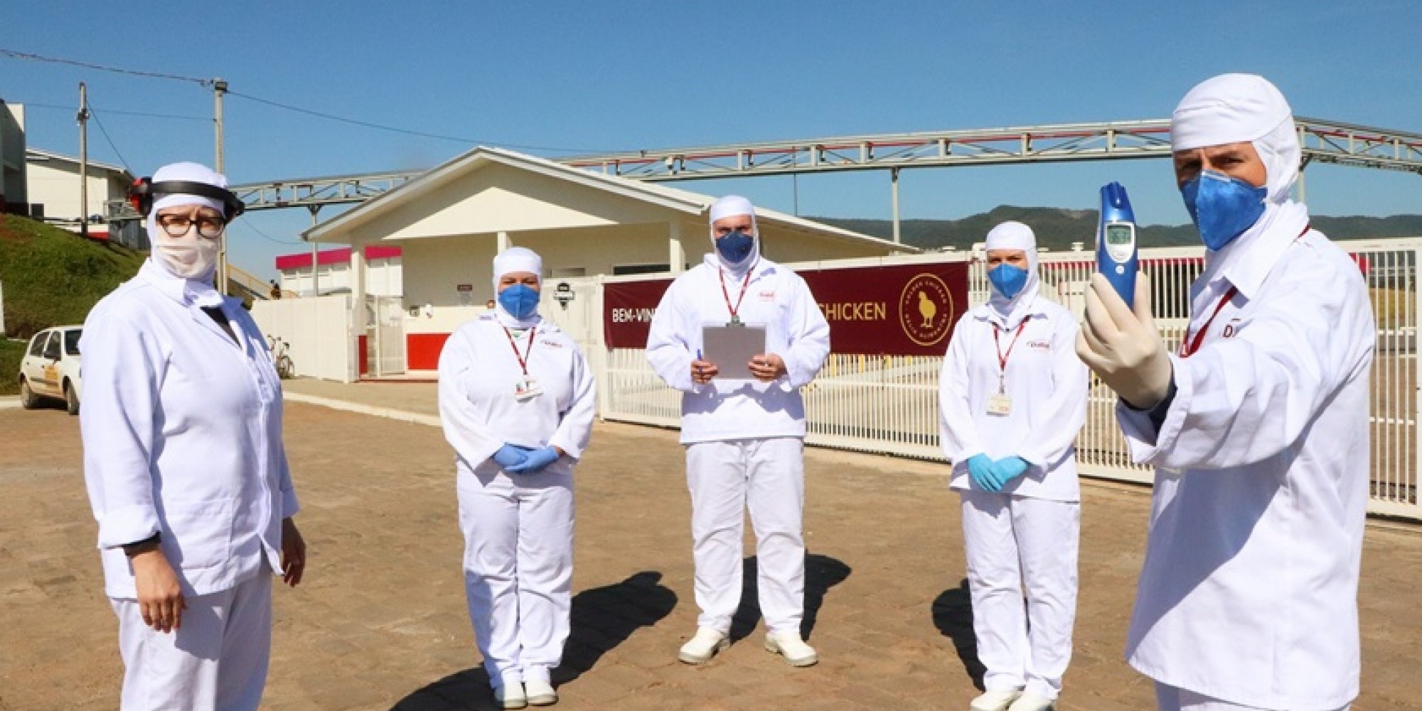 E/D: Supervisora de Auditoria da Qualidade, Cristina Rosana Fritsch; técnica em enfermagem, Tatiane Rodrigues; auxiliar administrativo, Daniel Giacobbo Spagnol e técnicos em Segurança do Trabalho, Shaiane Fin e Dionatan Sabino Fritz E/D: Supervisora de Auditoria da Qualidade, Cristina Rosana Fritsch; técnica em enfermagem, Tatiane Rodrigues; auxiliar administrativo, Daniel Giacobbo Spagnol e técnicos em Segurança do Trabalho, Shaiane Fin e Dionatan Sabino Fritz
